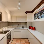 Апартаменты Apartment Kitson, Alpes Agency, Chamonix, Sleeps 6 Шамони