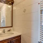 Apartment Kitson, Alpes Agency, Chamonix, Sleeps 6 Апартаменты Шамони
