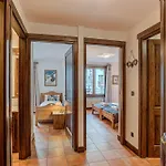 Apartment Kitson, Alpes Agency, Chamonix, Sleeps 6 Шамони